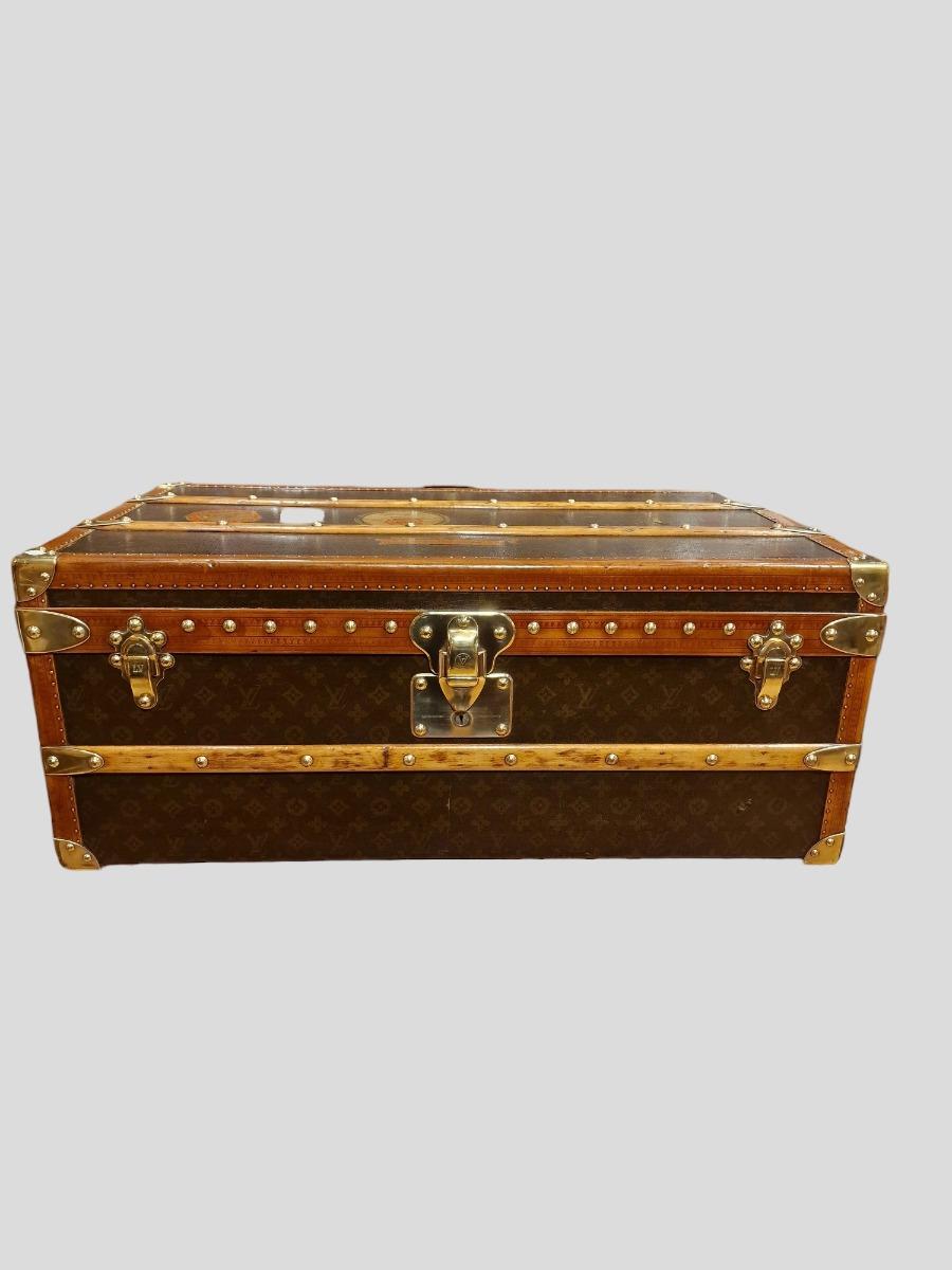 Cabine Louis Vuitton trunk 