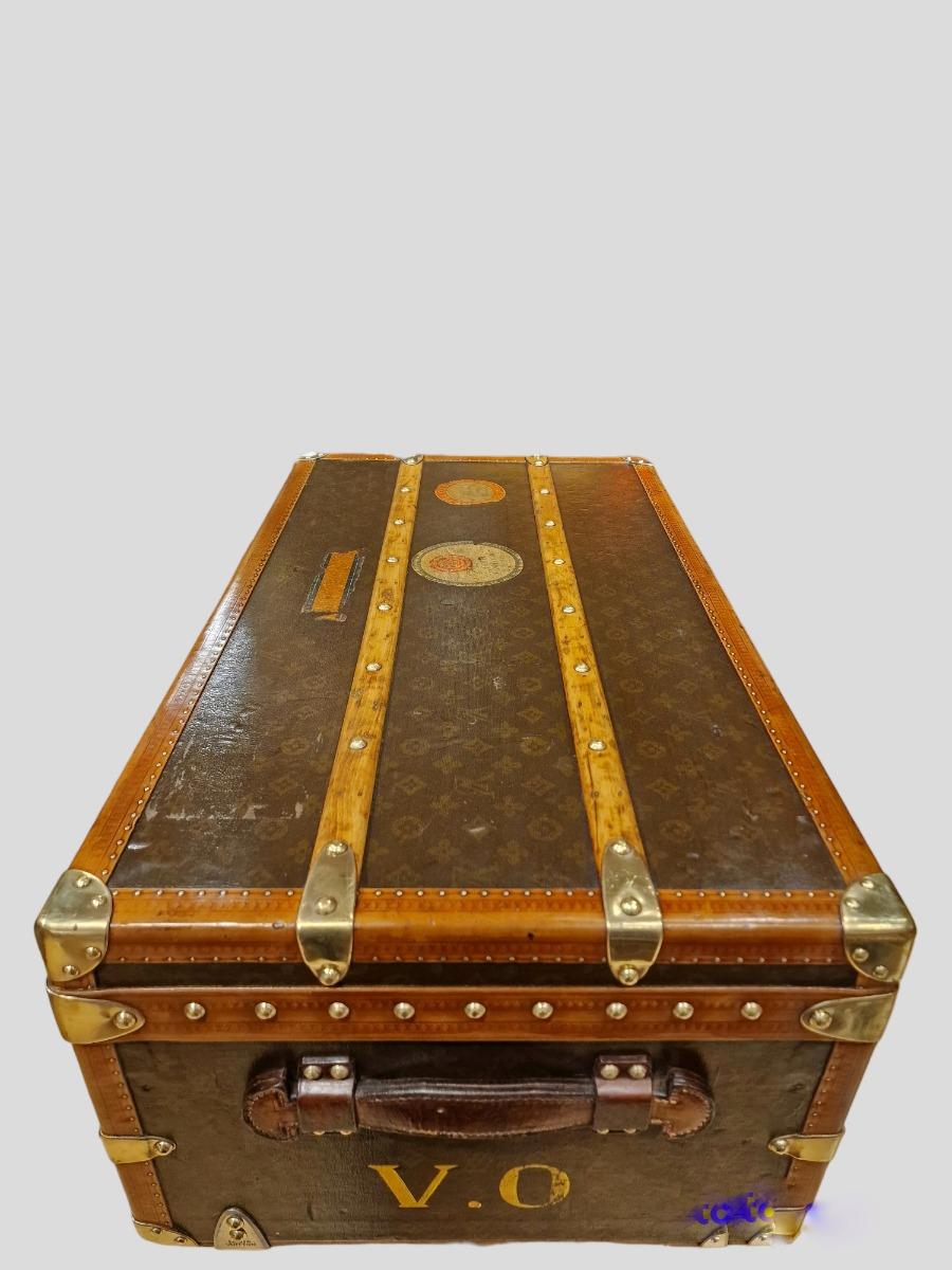 Cabine Louis Vuitton trunk 