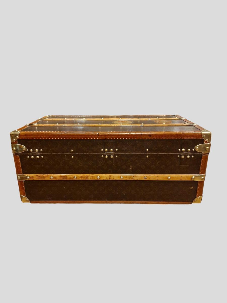 Cabine Louis Vuitton trunk 