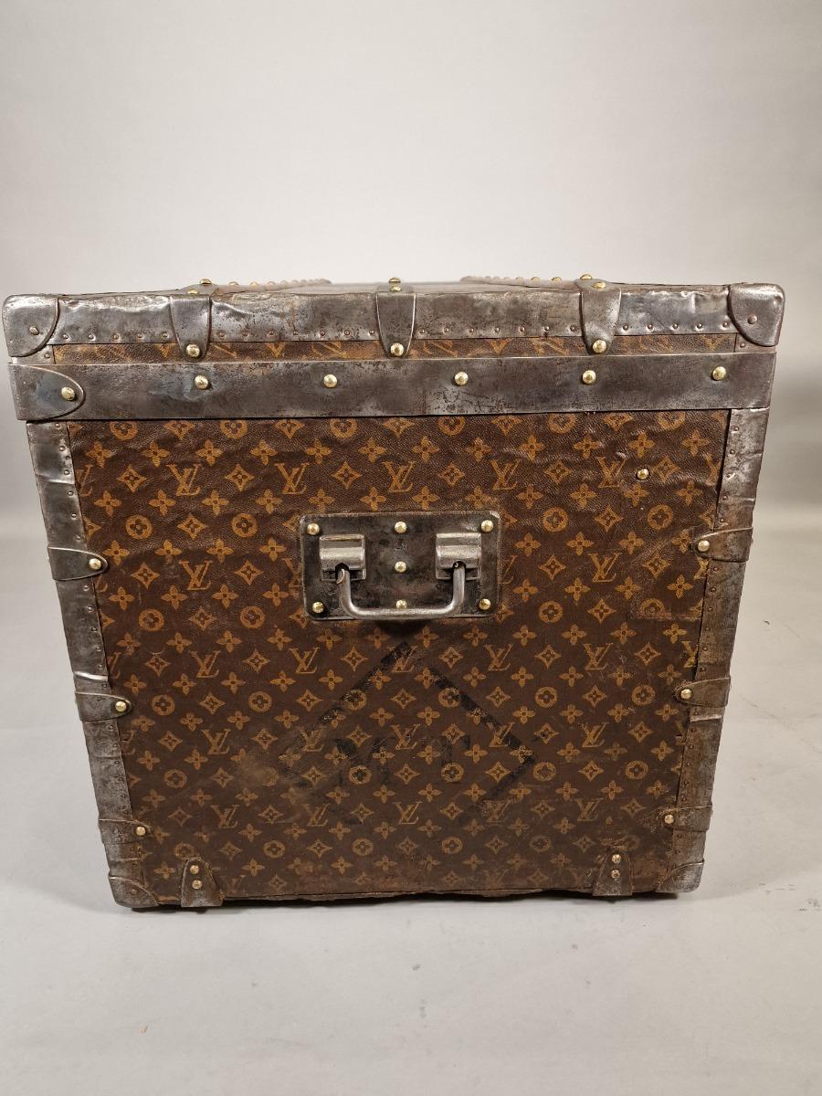 Coffee table Louis Vuitton trunk