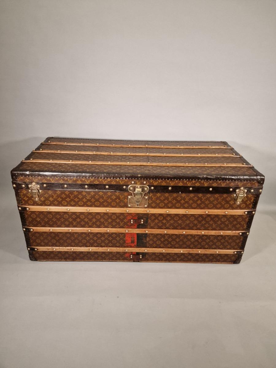 Courrier trunk Louis Vuitton