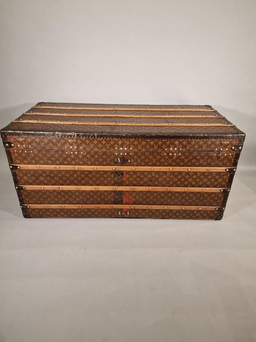 Courrier trunk Louis Vuitton