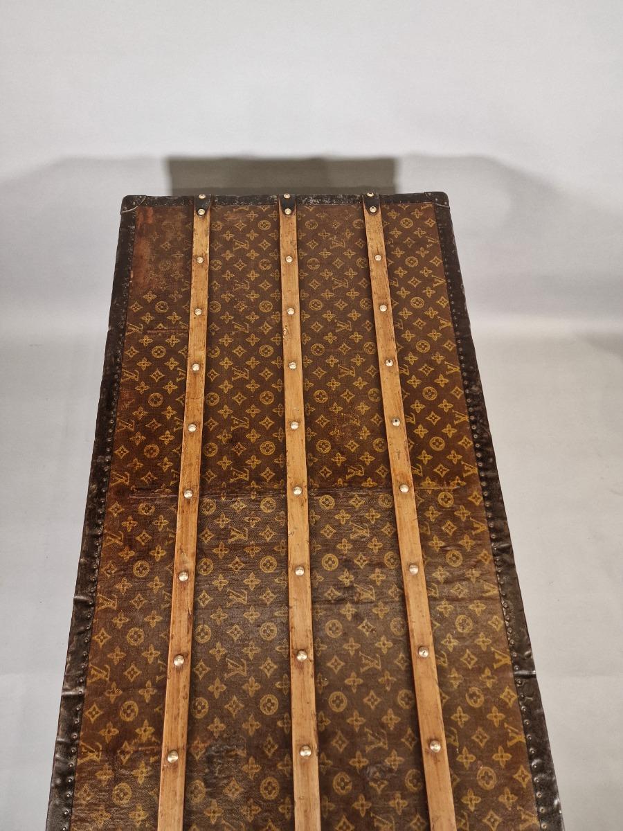 Courrier trunk Louis Vuitton