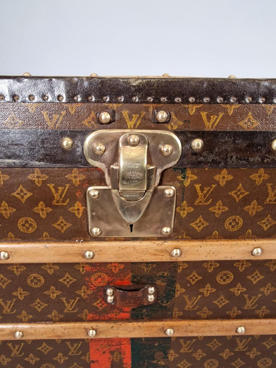 Courrier trunk Louis Vuitton - Des Voyages - Recent Added Items