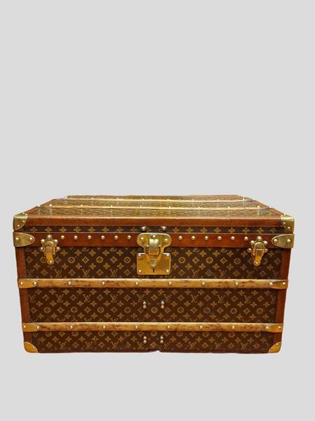 Cute Louis Vuitton trunk 