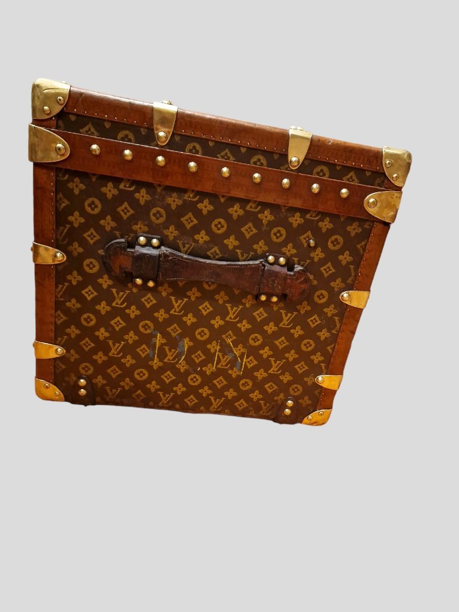 Cute Louis Vuitton trunk 