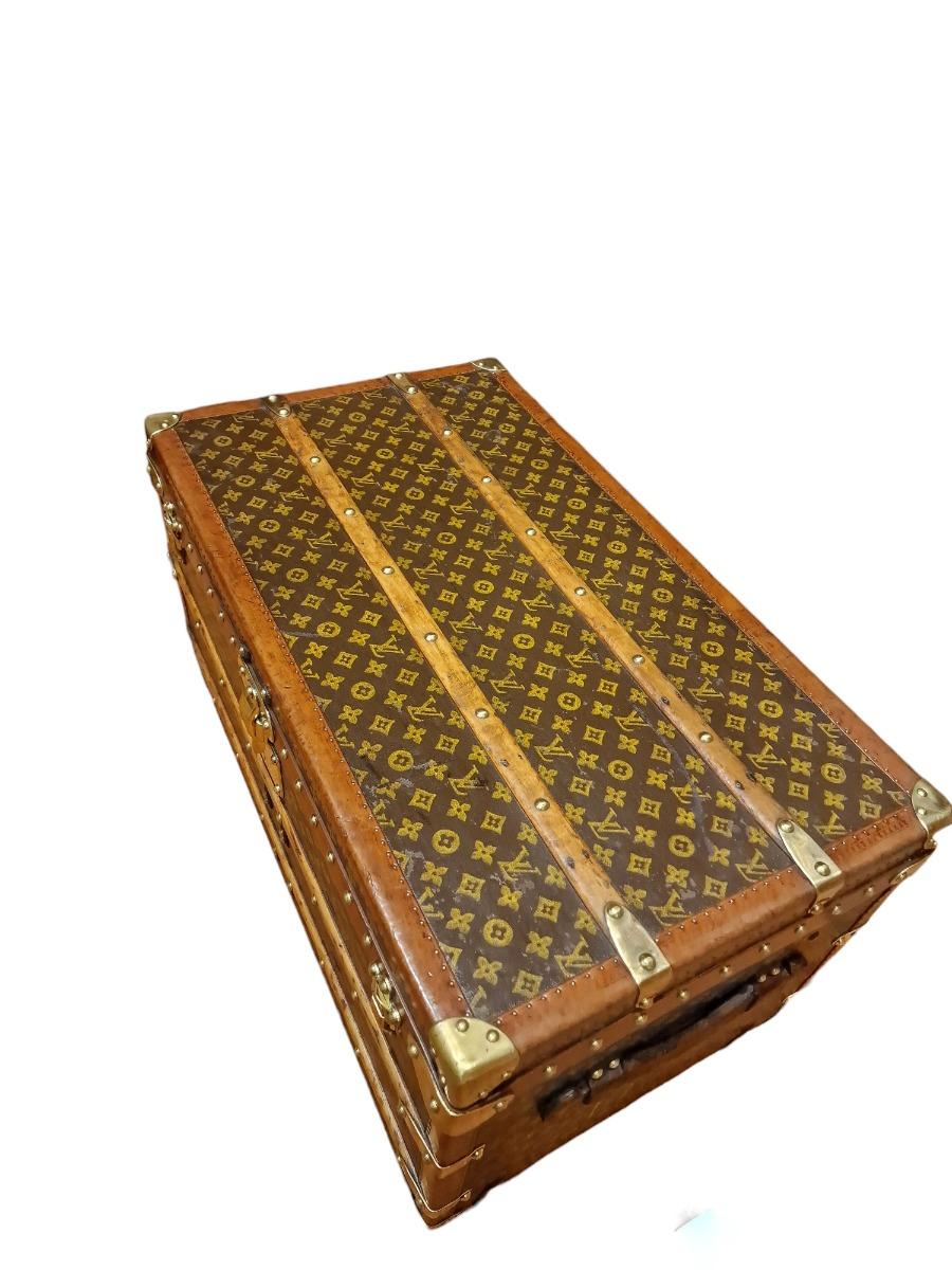 Cute Louis Vuitton trunk 