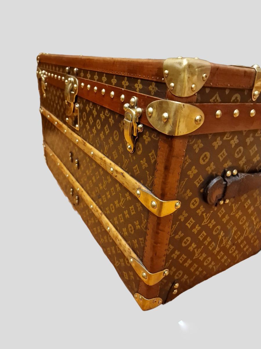 Cute Louis Vuitton trunk 