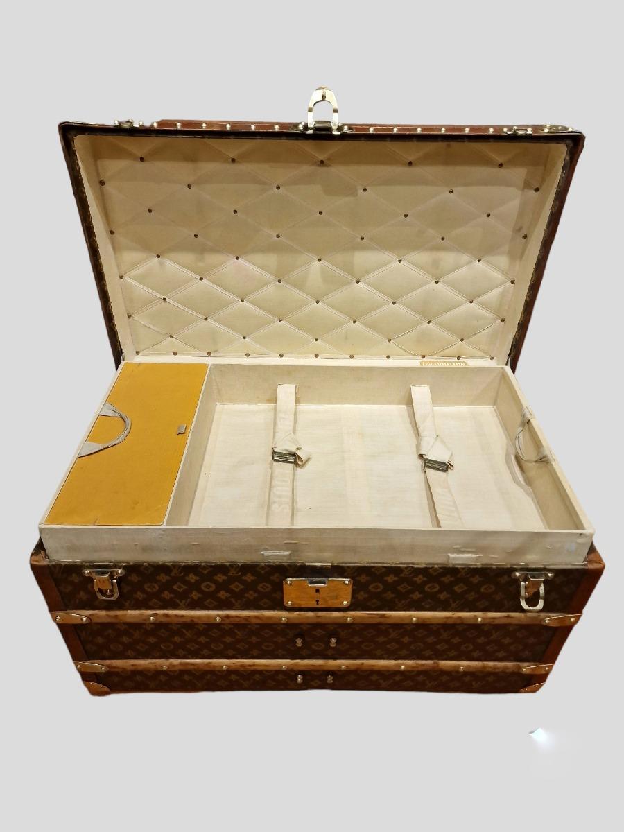 Cute Louis Vuitton trunk 