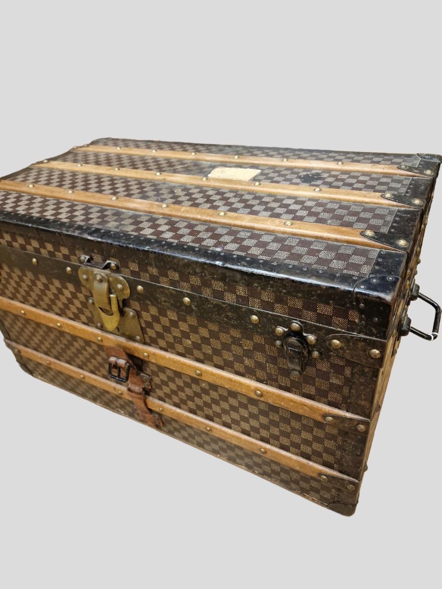 Damier LV trunk