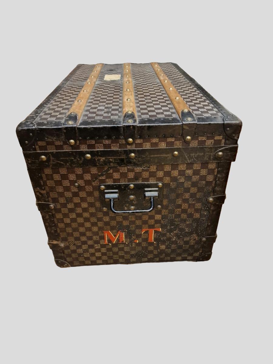 Damier LV trunk