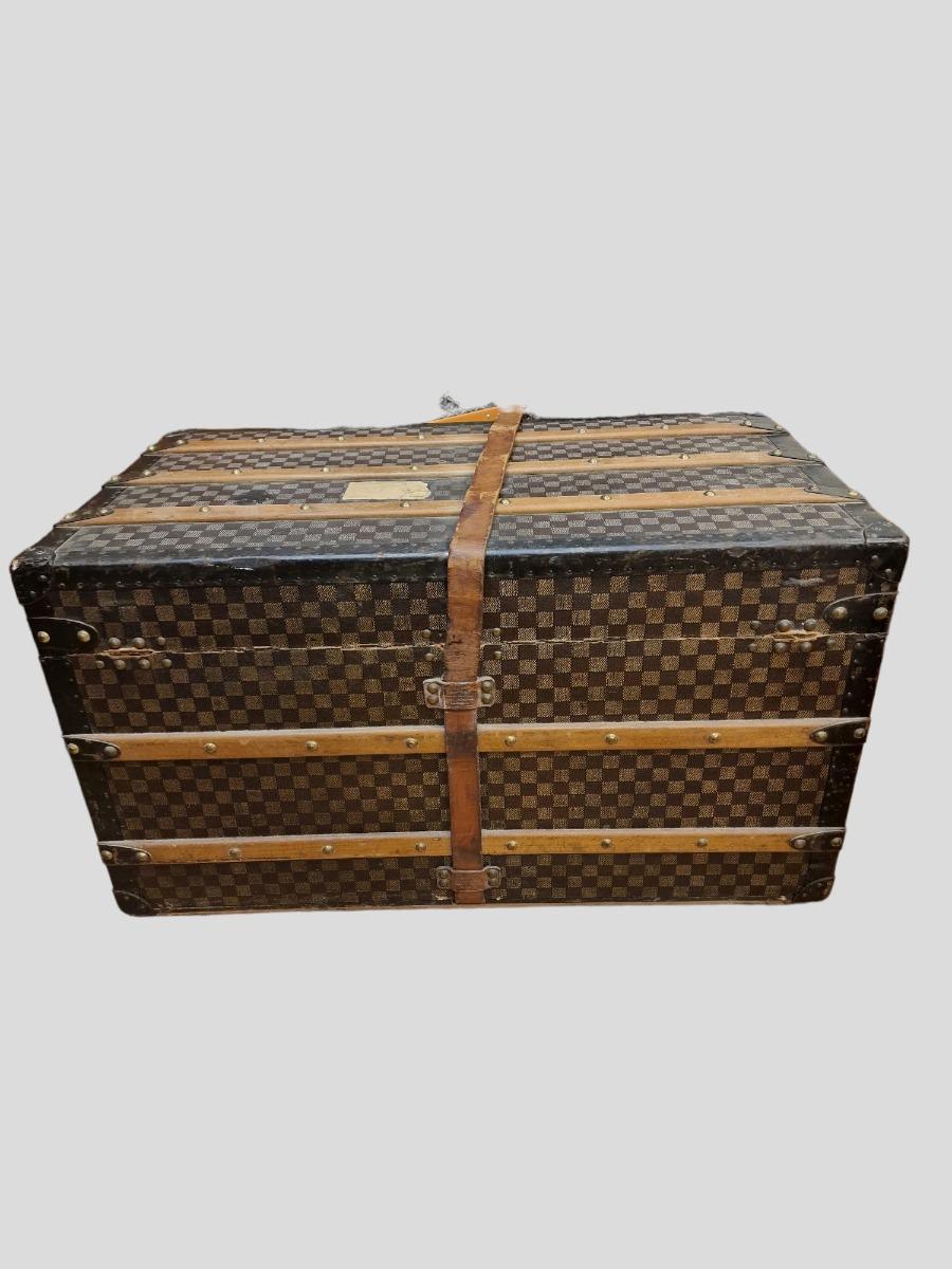 Damier LV trunk