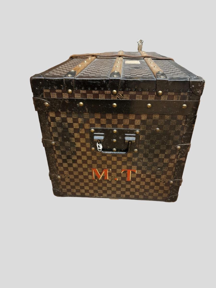 Damier LV trunk