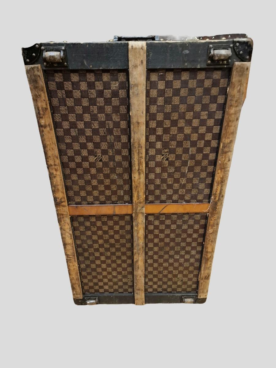 Damier LV trunk