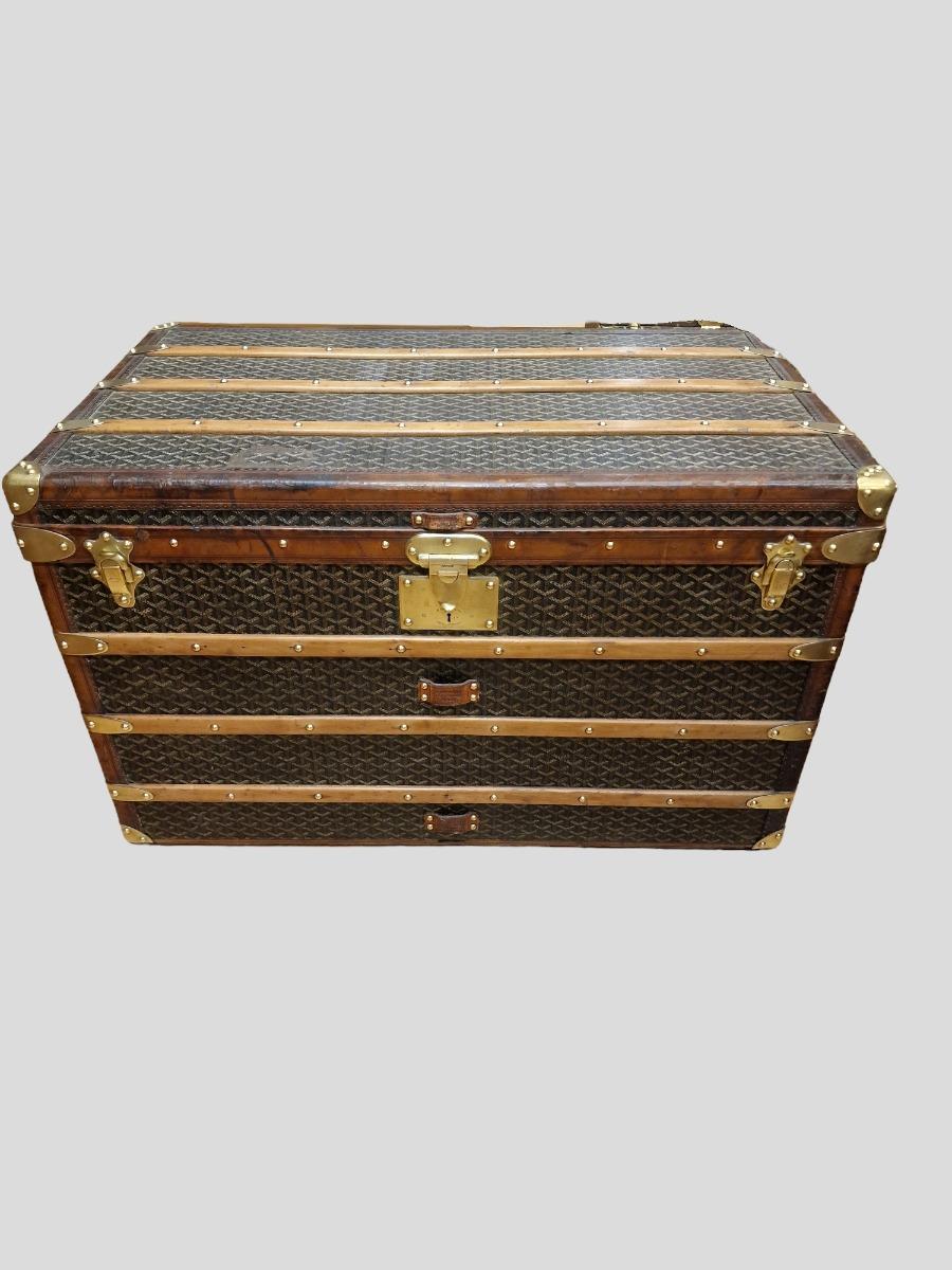 Goyard courrier trunk 