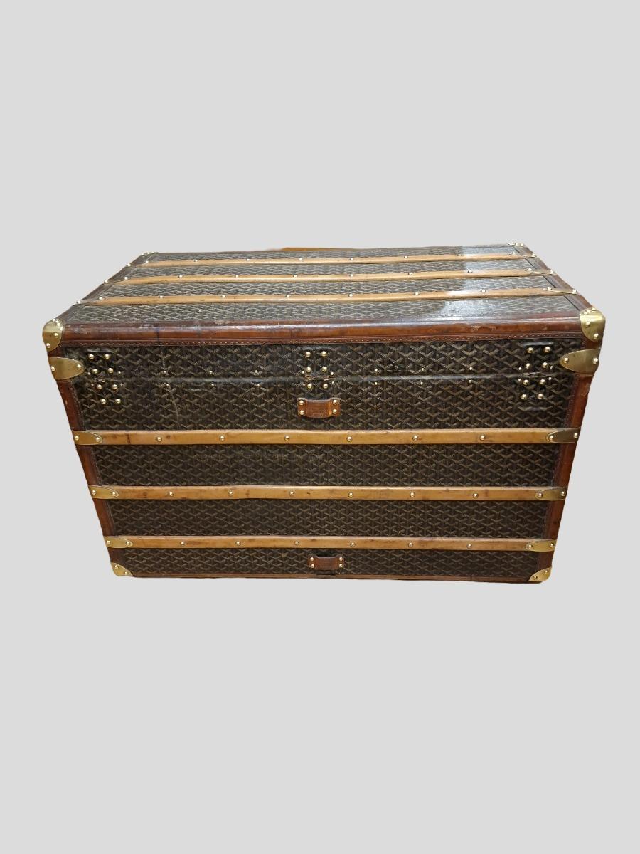 Goyard courrier trunk 