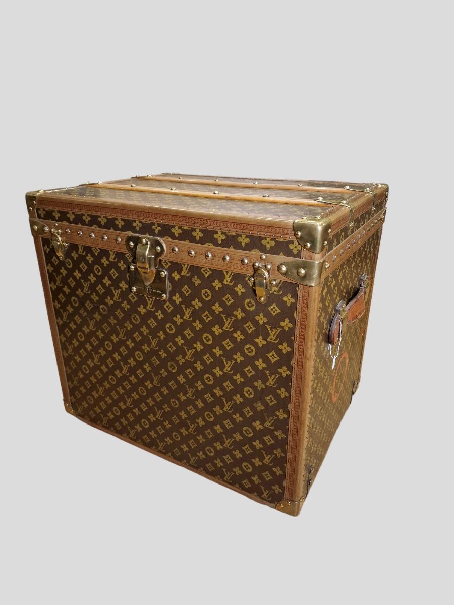 Hat trunk Louis Vuitton 