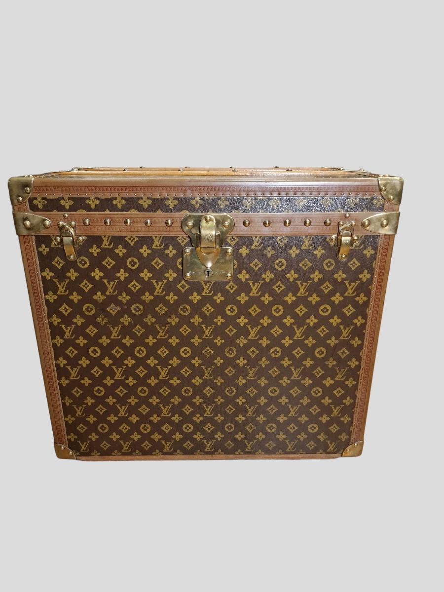 Hat trunk Louis Vuitton 