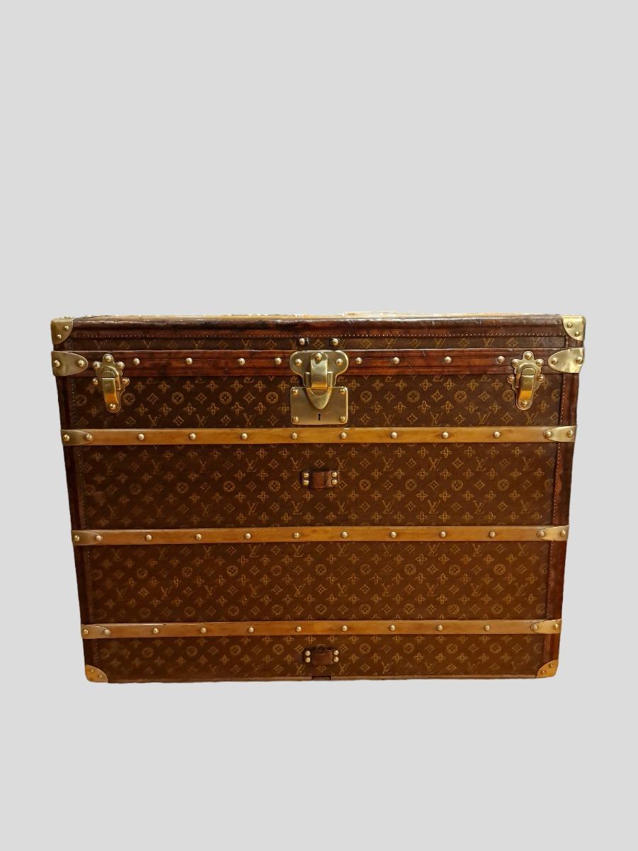 High trunk Louis Vuitton 