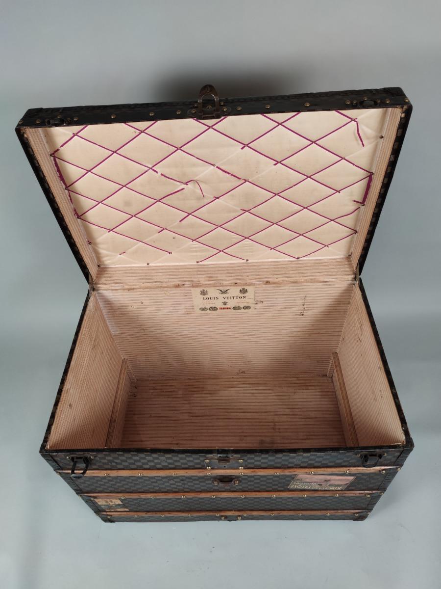 Coffee table Louis Vuitton trunk - Des Voyages - Recent Added