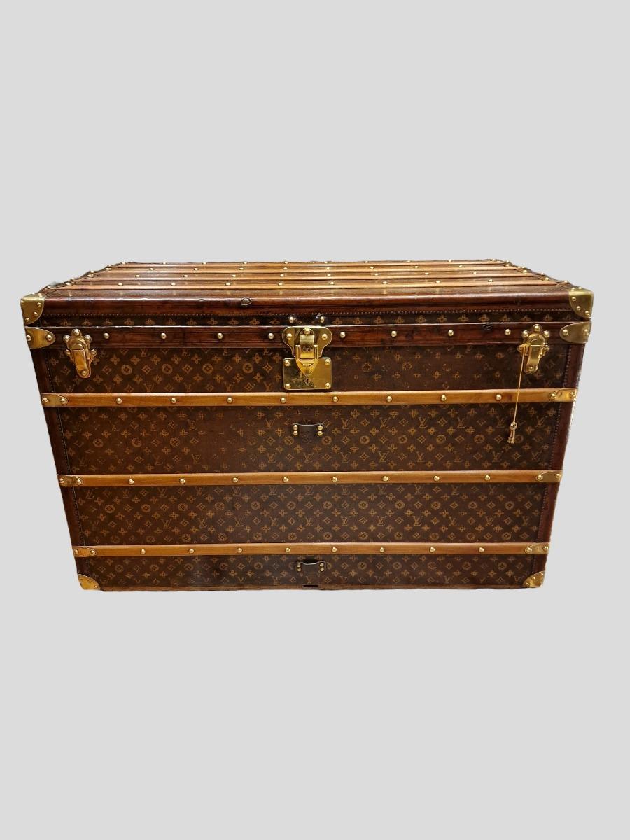 Louis Vuitton courrier trunk