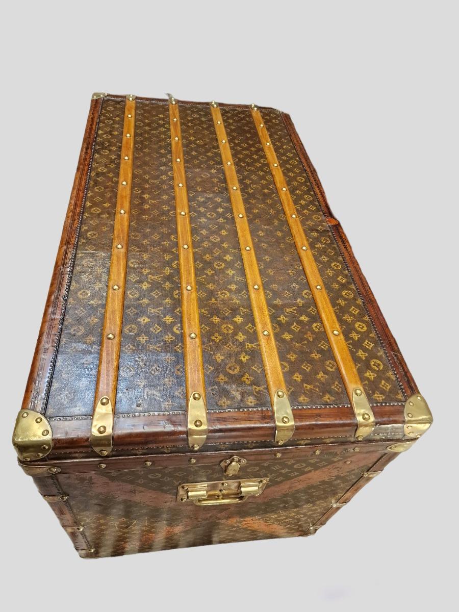 Louis Vuitton courrier trunk