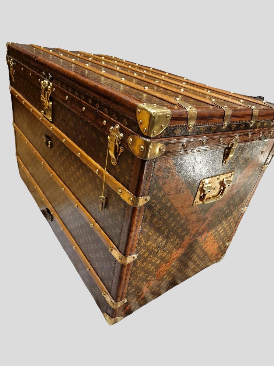 Louis Vuitton courrier trunk