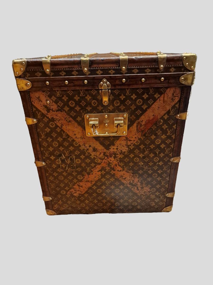 Louis Vuitton courrier trunk