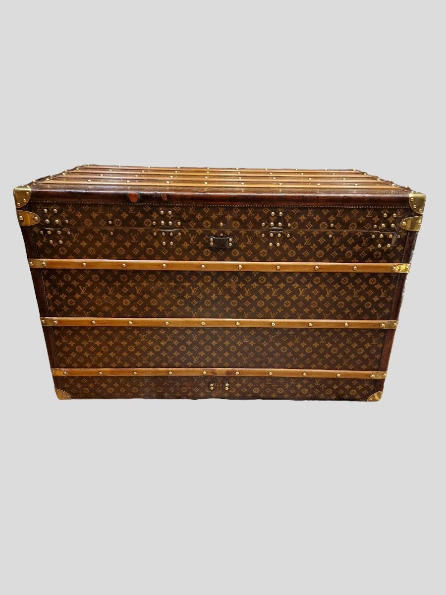 Louis Vuitton courrier trunk