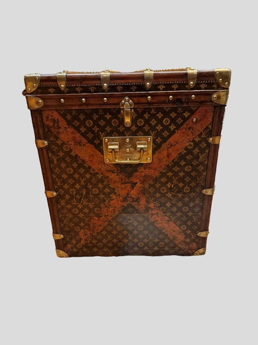 Louis Vuitton courrier trunk