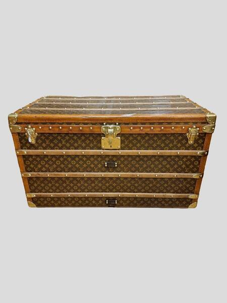 Louis Vuitton courrier trunk 