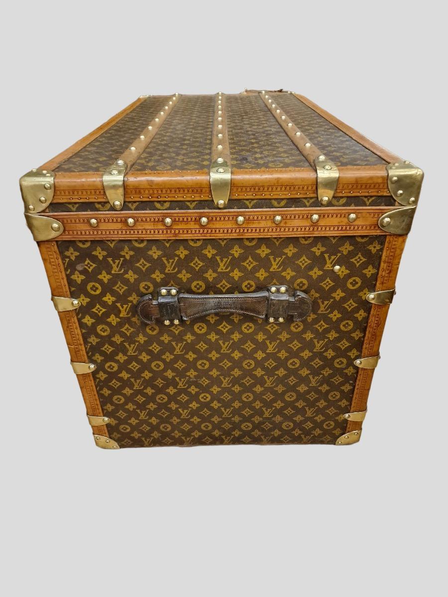 Louis Vuitton courrier trunk 