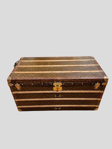 Louis Vuitton courrier trunk 