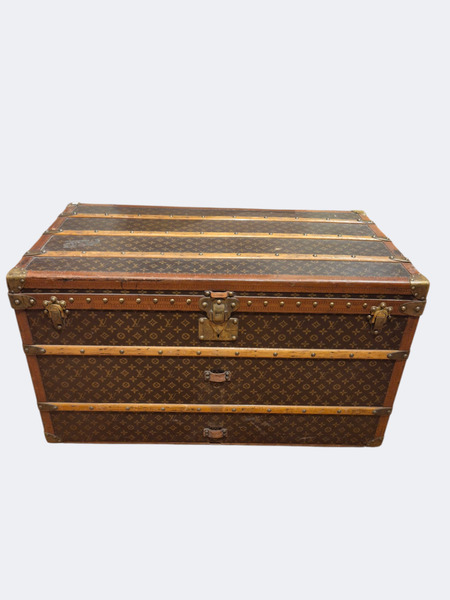 Louis Vuitton courrier trunk