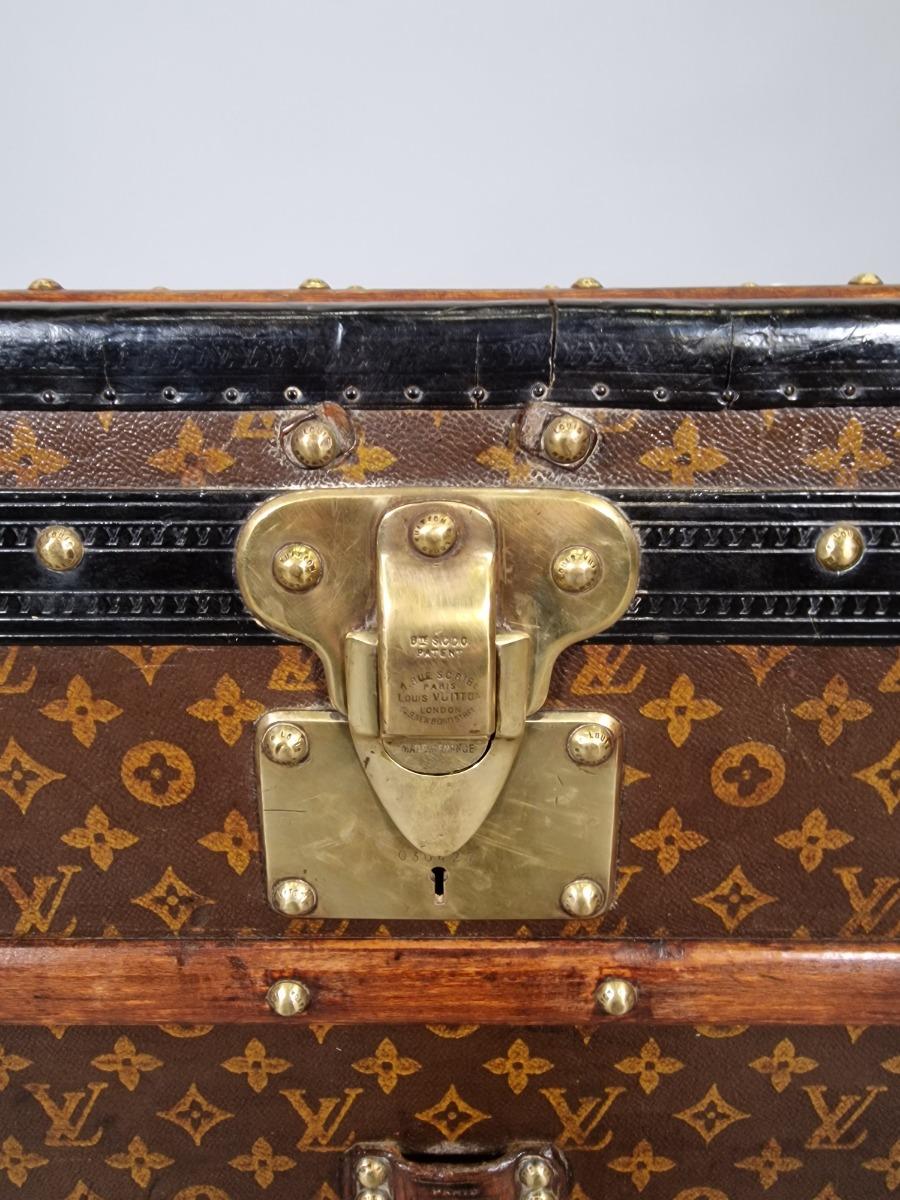 Louis Vuitton courrier trunk