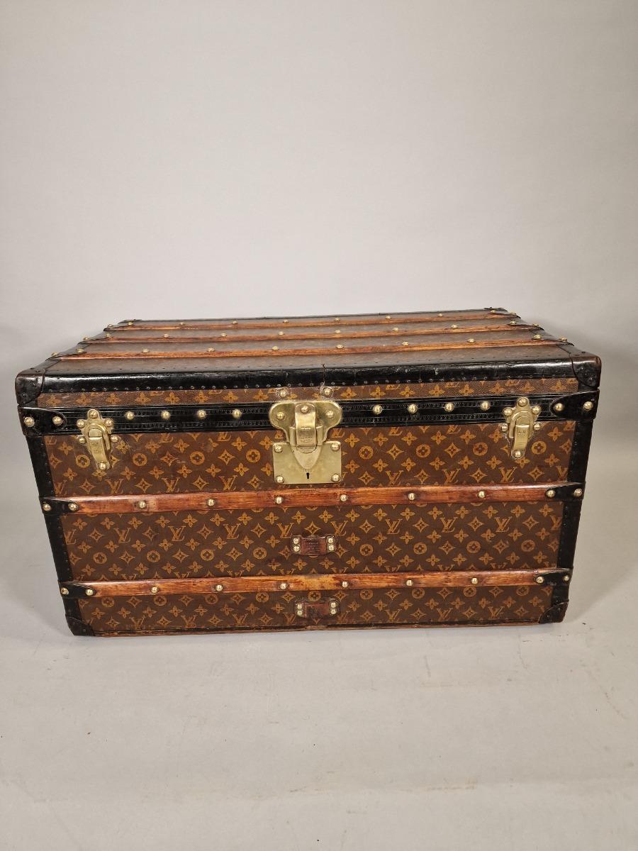 Louis Vuitton courrier trunk