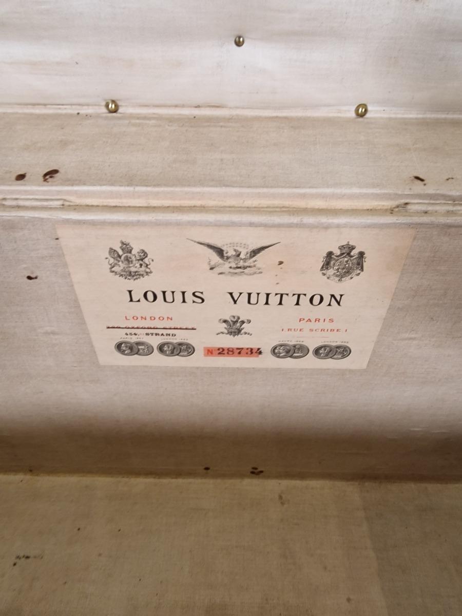 Louis Vuitton Damier trunk