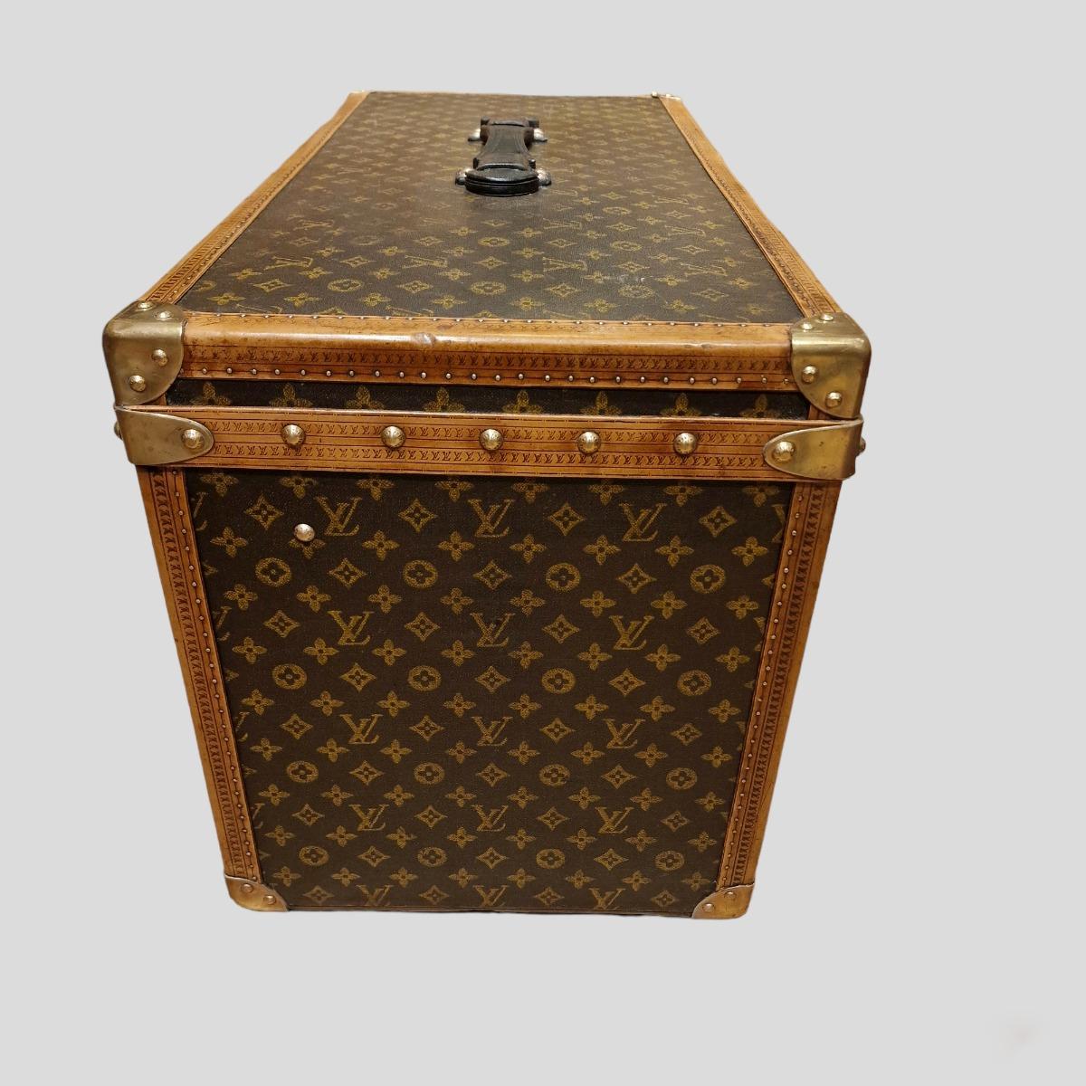 Louis Vuitton trunk 