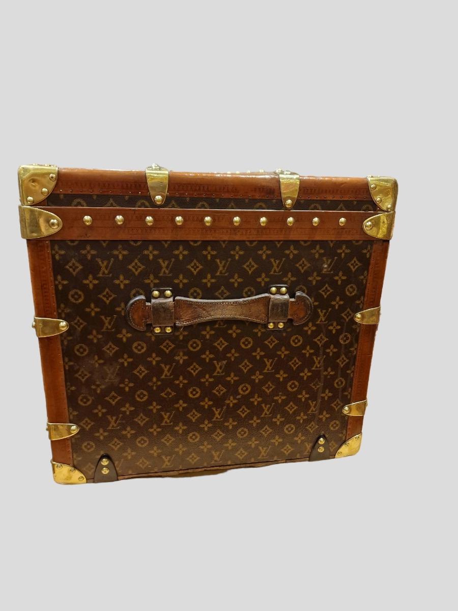 Louis Vuitton trunk courrier 