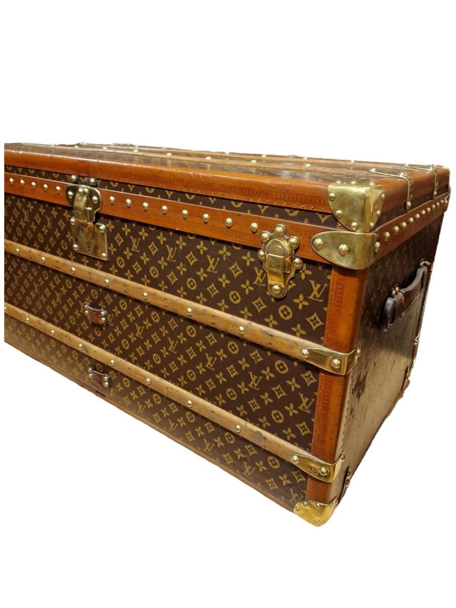 Louis Vuitton trunk courrier 