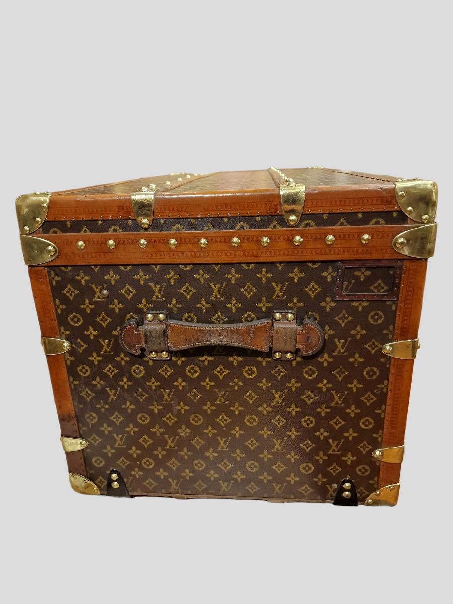 Louis Vuitton trunk courrier 