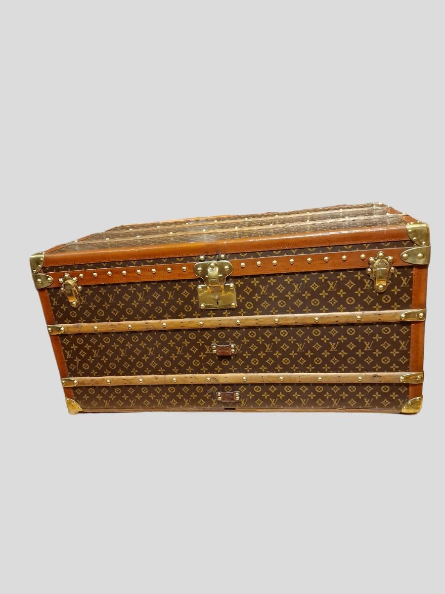 Louis Vuitton trunk courrier 