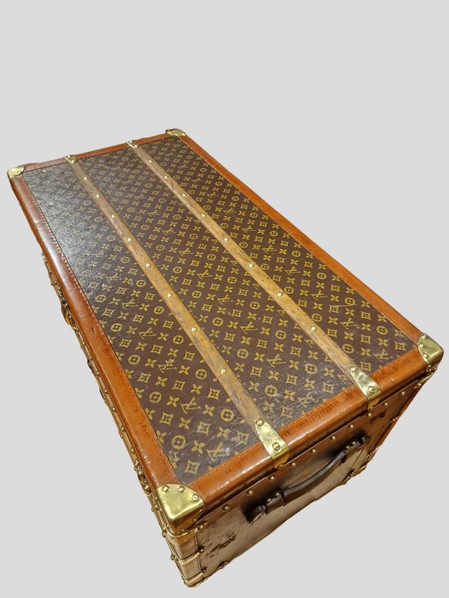 Louis Vuitton trunk courrier 