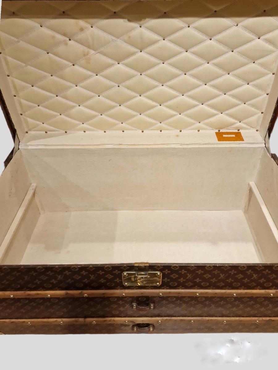 Louis Vuitton trunk courrier 