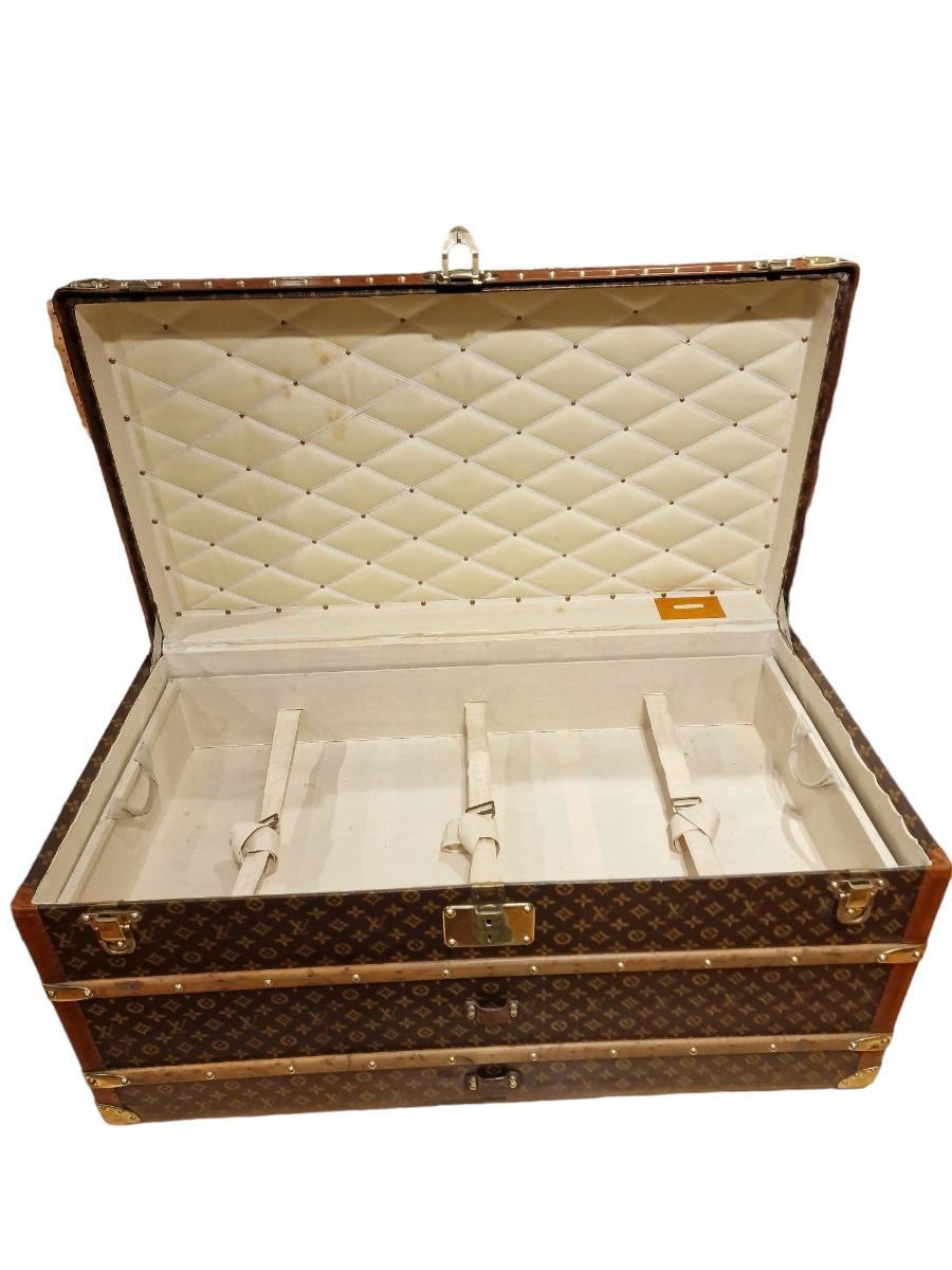 Louis Vuitton trunk courrier 