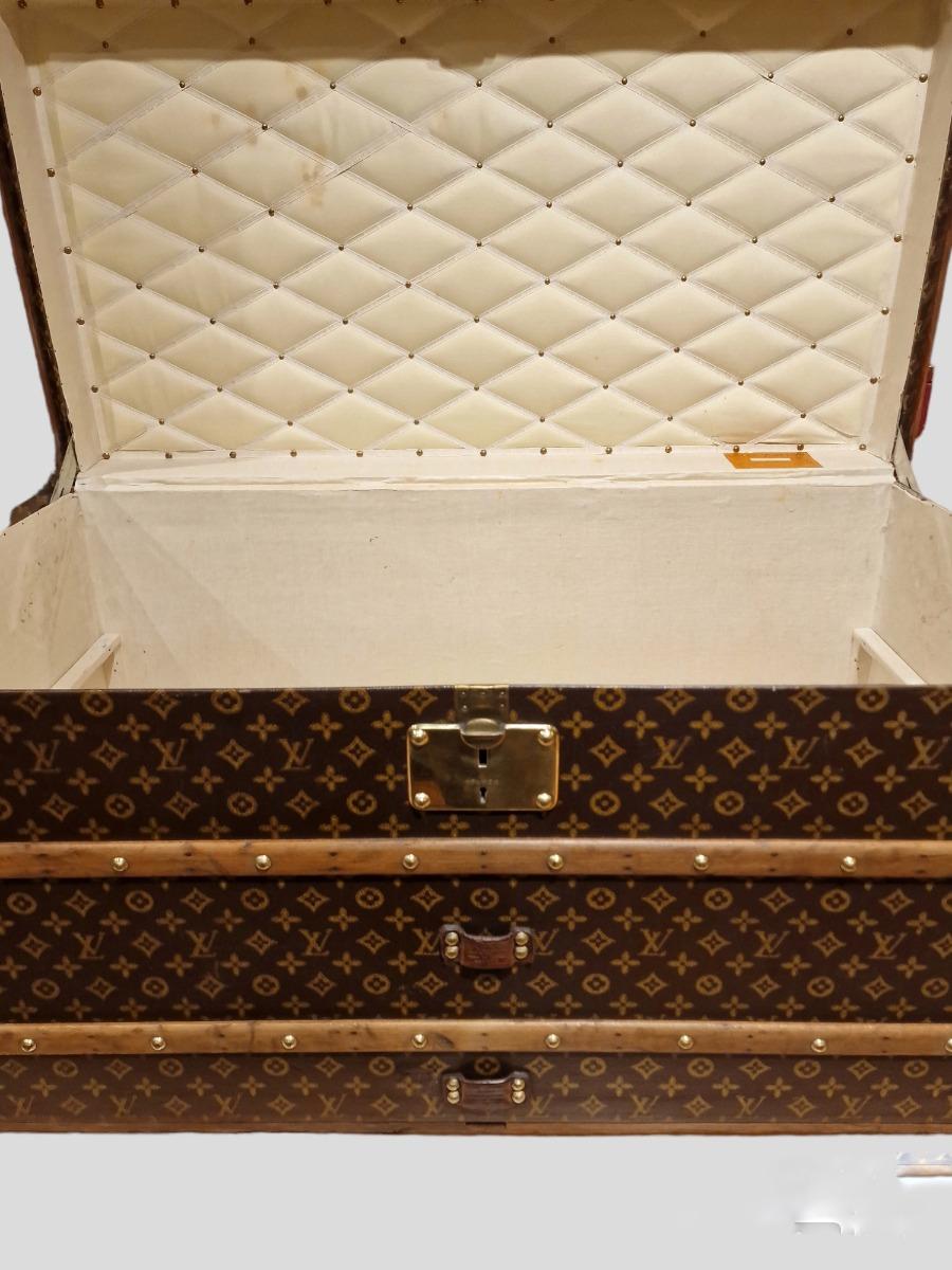 Louis Vuitton trunk courrier 