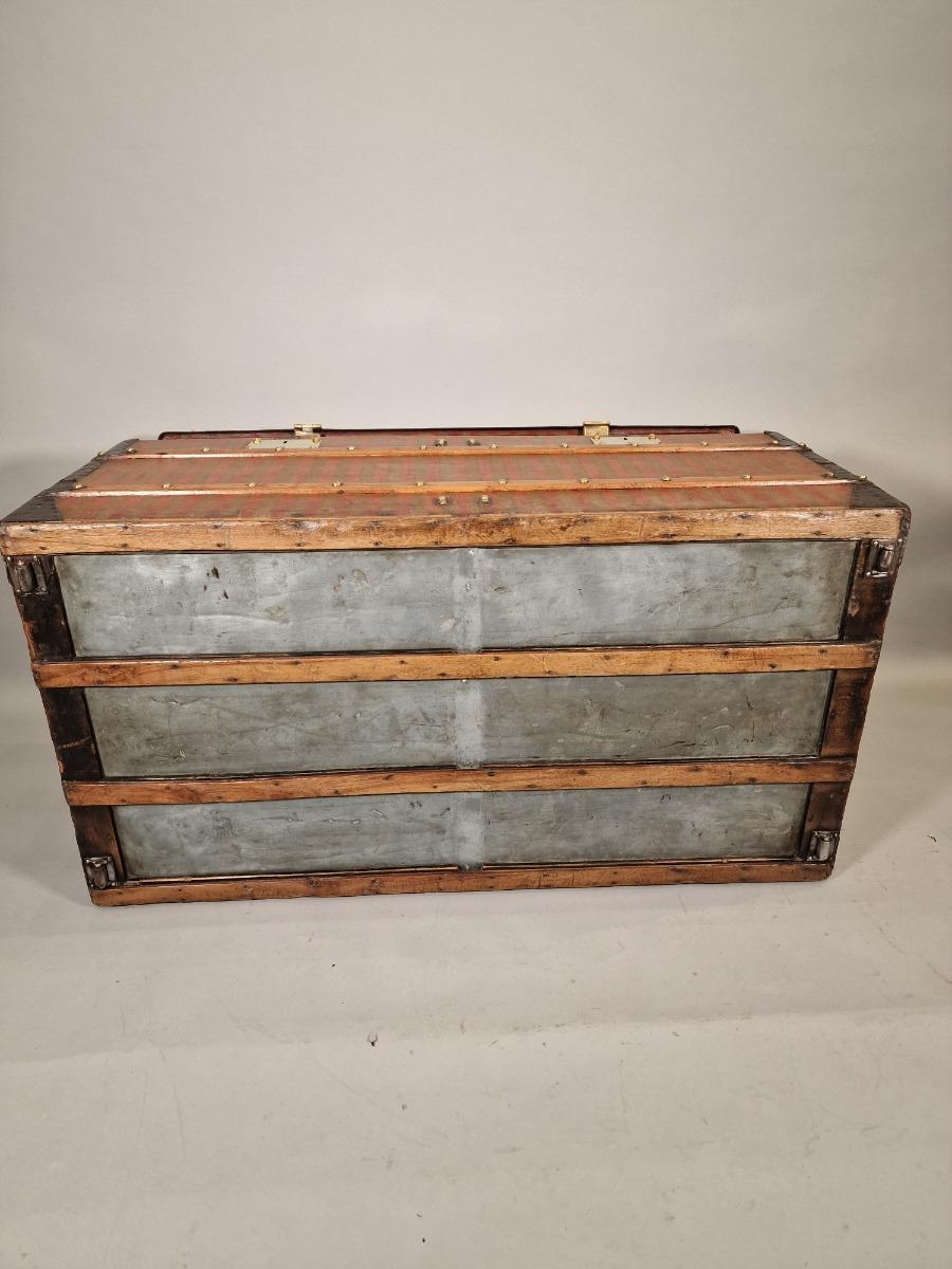 Sold at auction Louis Vuitton Trianon Gray Canvas Trunk Auction