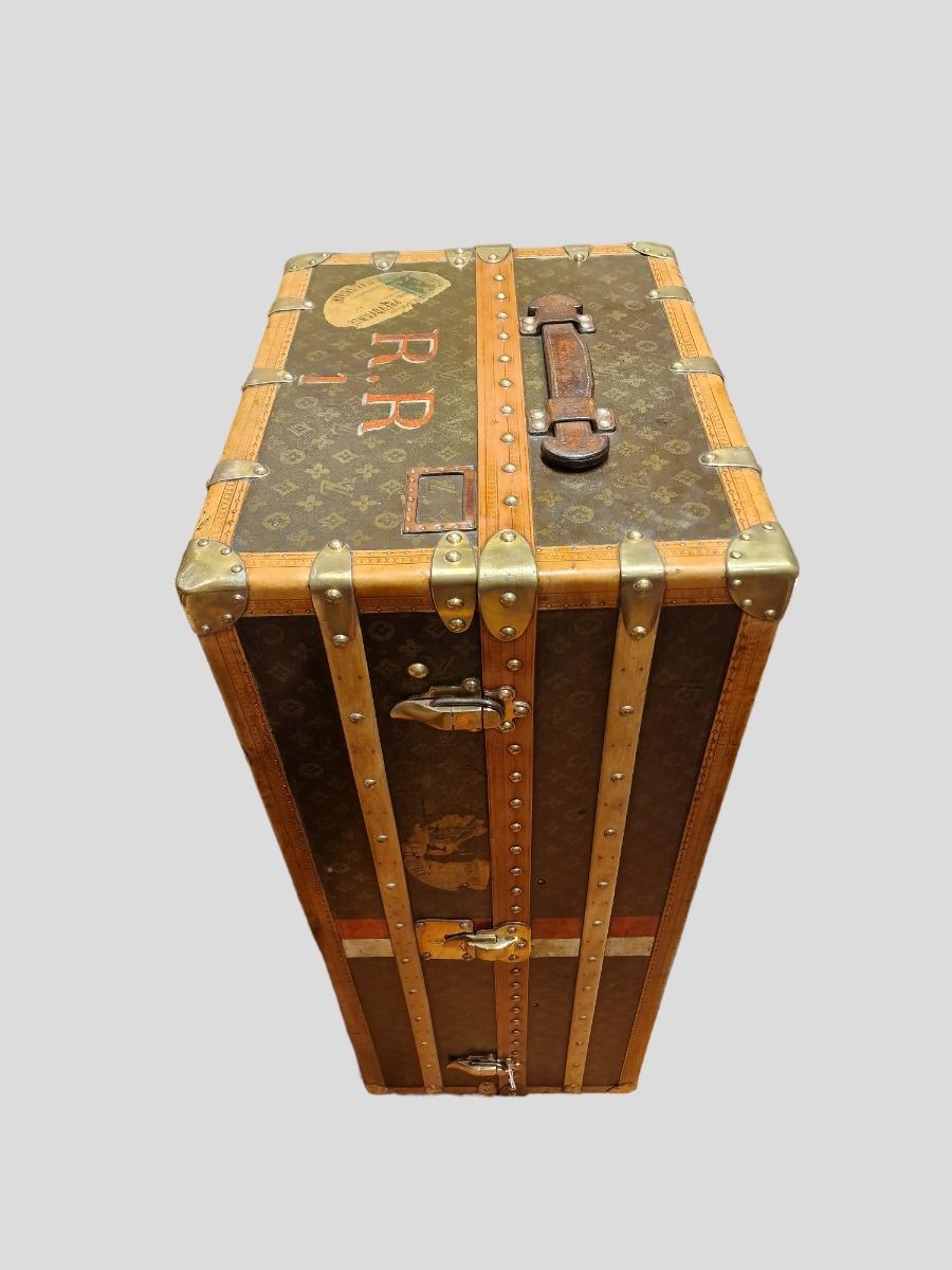 Louis Vuitton trunk wardrobe 