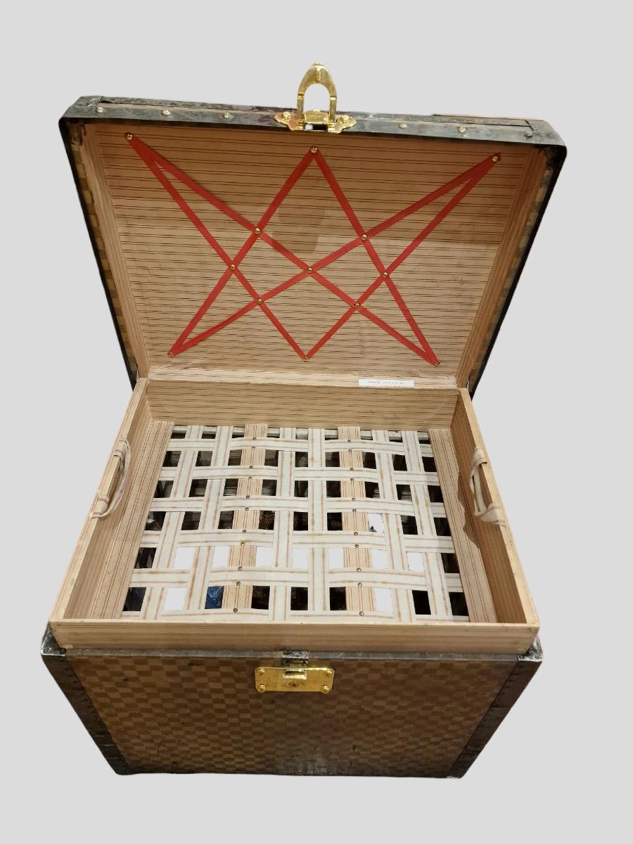 LV damier hat trunk 