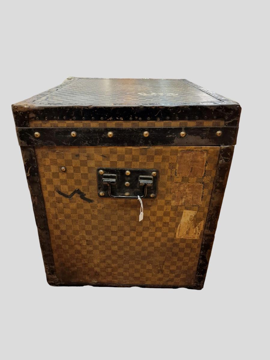 LV damier hat trunk 